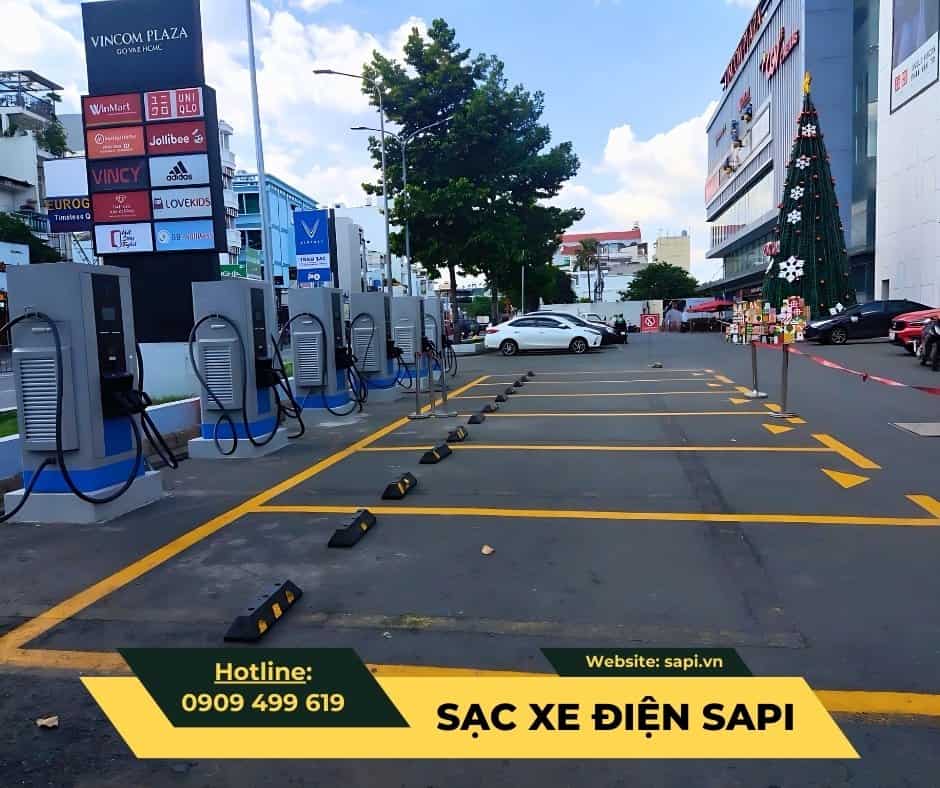 Bãi đỗ Xe Ngoài Trời Vincom Plaza Phan Văn Trị(2)